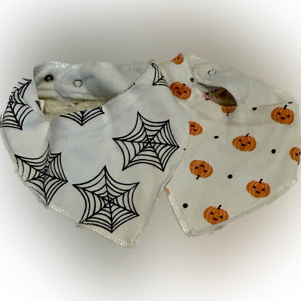 Clearance 2 piece bib set Halloween Trick‎ Treat EUC holiday 0152